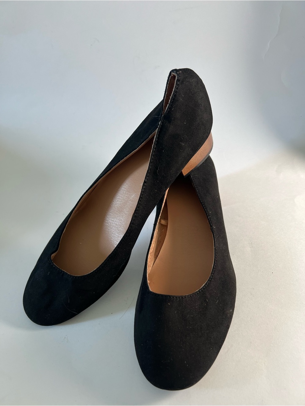 Time and Tru Black Faux Suede Round-Toe Shoes, Block Heel, Tan Lining SZ 10